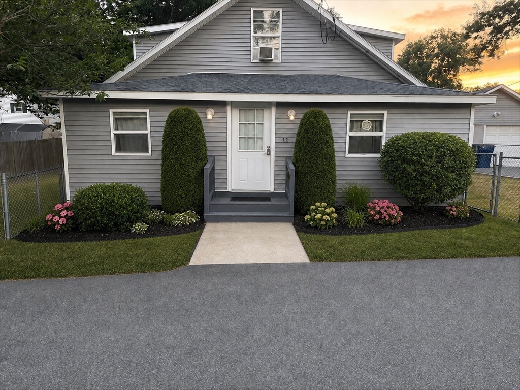 114 Bay State Rd, Tewksbury, Massachusetts, 3 Bedrooms Bedrooms, 6 Rooms Rooms,2 BathroomsBathrooms,Residential,For Sale,Bay State Rd,73552078