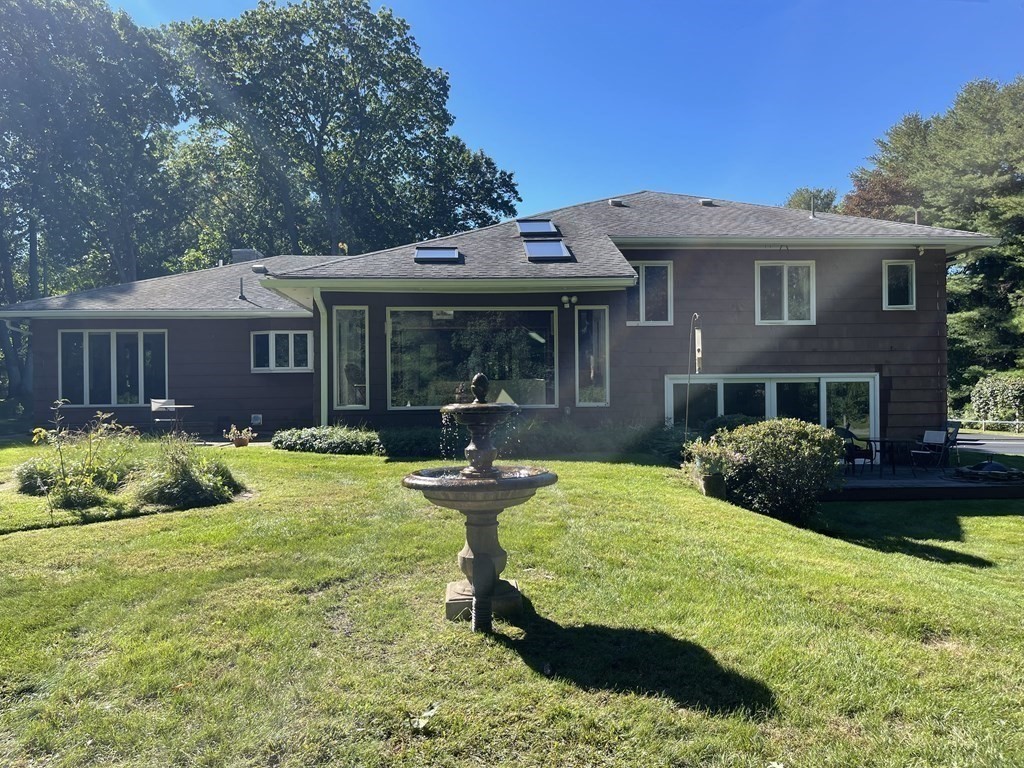39 Oriole Dr, Andover, Massachusetts, 4 Bedrooms Bedrooms, 8 Rooms Rooms,2.5 BathroomsBathrooms,Residential Lease,For Rent,Oriole Dr,73552184