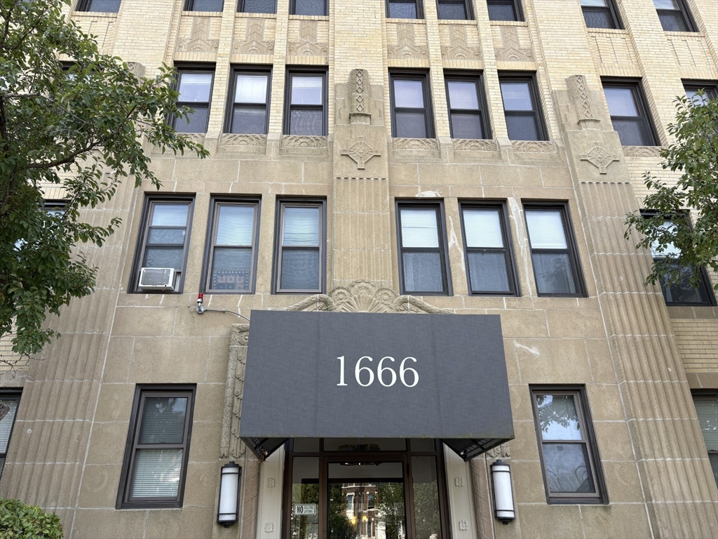 1666 Commonwealth Ave, Boston, Massachusetts, 2 Bedrooms Bedrooms, 5 Rooms Rooms,1 BathroomBathrooms,Residential Lease,For Rent,Commonwealth Ave,73552187