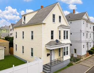 115 Thompson St, New Bedford, Massachusetts, 8 Bedrooms Bedrooms, 14 Rooms Rooms,3 BathroomsBathrooms,Residential Income,For Sale,Thompson St,73552185