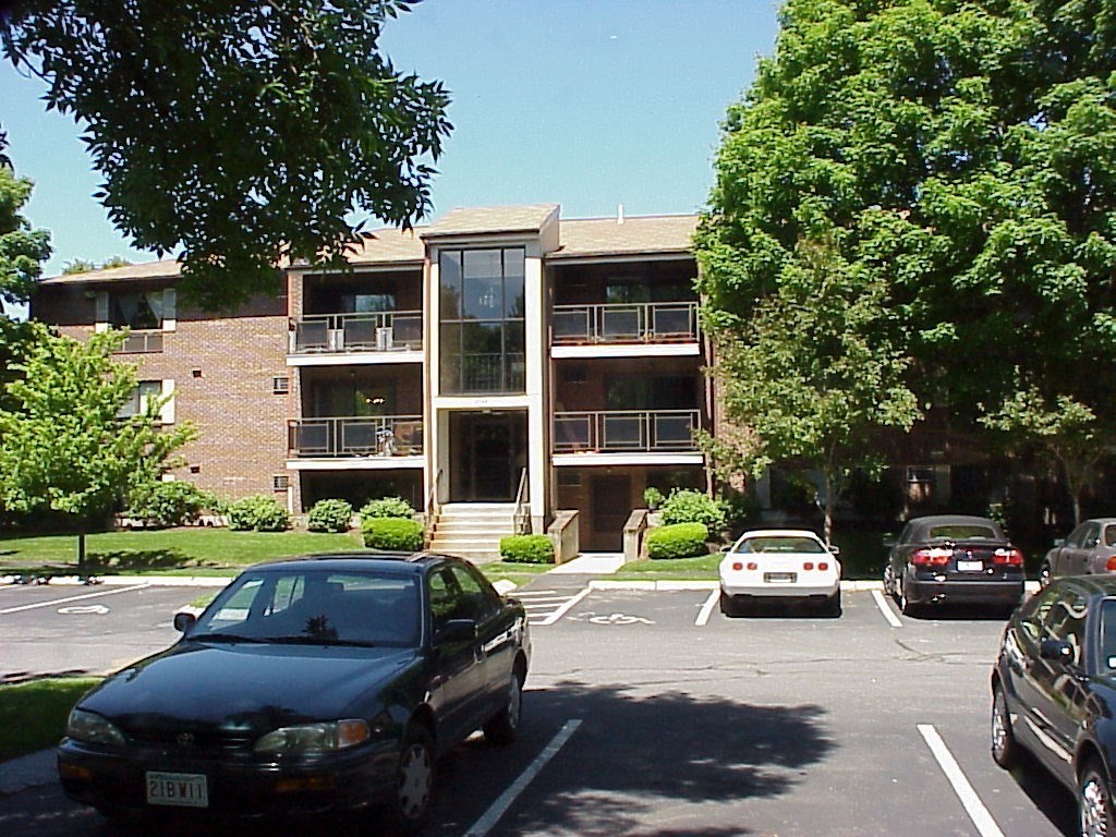 2310 Commonwealth Ave., Newton, Massachusetts, 2 Bedrooms Bedrooms, 4 Rooms Rooms,1.5 BathroomsBathrooms,Residential Lease,For Rent,Commonwealth Ave.,73552190
