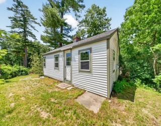13 Woodland Drive, Lakeville, Massachusetts, 2 Bedrooms Bedrooms, 3 Rooms Rooms,1 BathroomBathrooms,Residential,For Sale,Woodland Drive,73539427