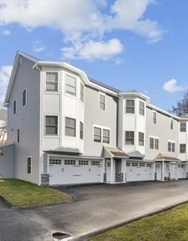 50 Desmoines Rd, Quincy, Massachusetts, 2 Bedrooms Bedrooms, 5 Rooms Rooms,2.5 BathroomsBathrooms,Residential Lease,For Rent,Desmoines Rd,73552201