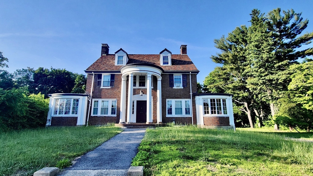 37 Harrison St, Taunton, Massachusetts, 5 Bedrooms Bedrooms, 11 Rooms Rooms,2.5 BathroomsBathrooms,Residential,For Sale,Harrison St,73278497