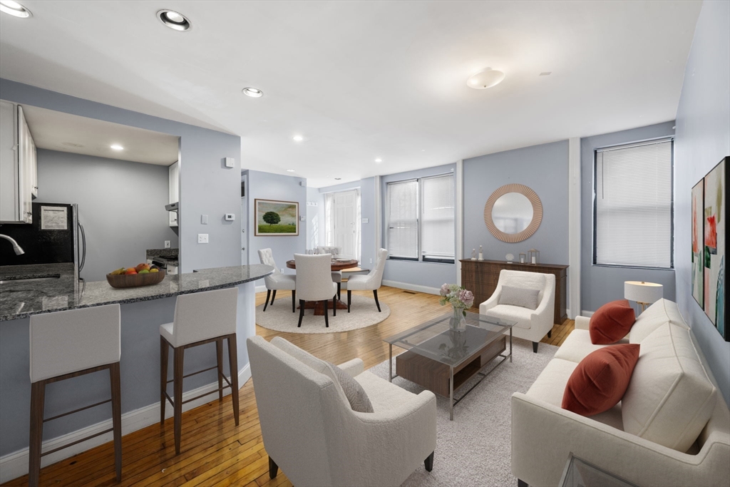 330 1/2 E St, Boston, Massachusetts, 4 Bedrooms Bedrooms, 6 Rooms Rooms,2 BathroomsBathrooms,Residential Lease,For Rent,E St,73552226