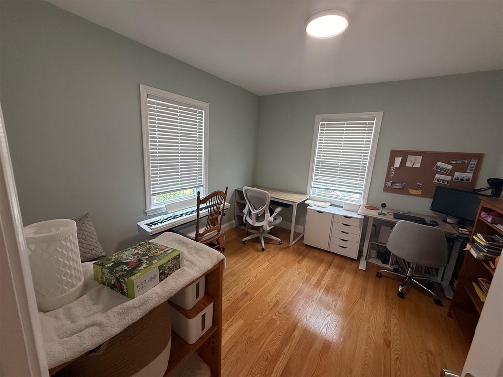 42 Ashland St, Medford, Massachusetts, 2 Bedrooms Bedrooms, 4 Rooms Rooms,1 BathroomBathrooms,Residential Lease,For Rent,Ashland St,73552227