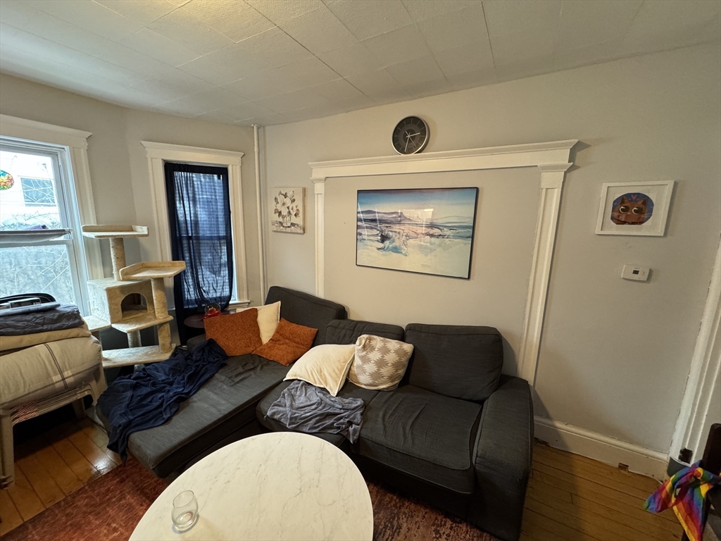 9 Burnham St, Somerville, Massachusetts, 3 Bedrooms Bedrooms, 6 Rooms Rooms,2.5 BathroomsBathrooms,Residential Lease,For Rent,Burnham St,73552232
