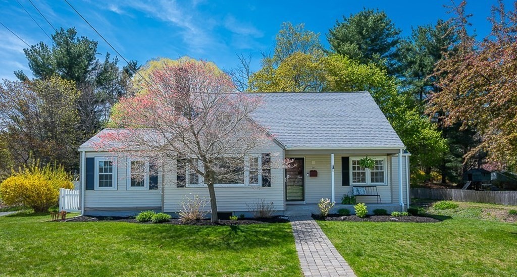 14 Knollwood Drive, Shrewsbury, Massachusetts, 3 Bedrooms Bedrooms, 8 Rooms Rooms,2 BathroomsBathrooms,Residential,For Sale,Knollwood Drive,73509676