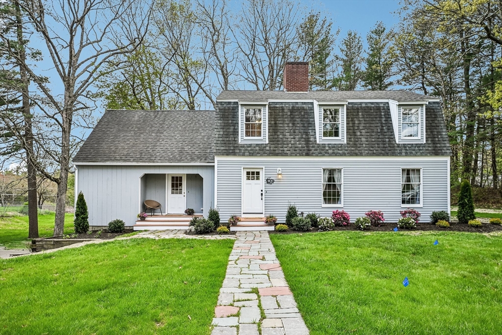 20 Crestwood Rd, North Reading, Massachusetts, 4 Bedrooms Bedrooms, 8 Rooms Rooms,2.5 BathroomsBathrooms,Residential,For Sale,Crestwood Rd,73518292