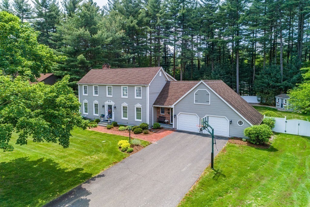 52 Shirley St, Wilbraham, Massachusetts, 3 Bedrooms Bedrooms, 9 Rooms Rooms,2 BathroomsBathrooms,Residential,For Sale,Shirley St,73513292