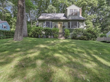 24 Hunting Avenue, Shrewsbury, Massachusetts, 3 Bedrooms Bedrooms, 8 Rooms Rooms,2 BathroomsBathrooms,Residential,For Sale,Hunting Avenue,73534697