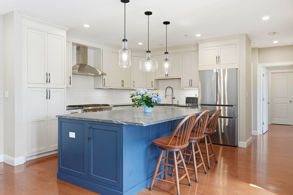16 Taylor Dr, Reading, Massachusetts, 3 Bedrooms Bedrooms, 7 Rooms Rooms,2.5 BathroomsBathrooms,Residential,For Sale,Taylor Dr,73516722