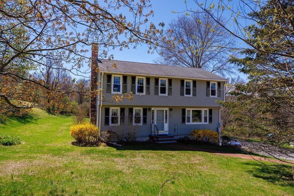 42 Stowe Rd, Grafton, Massachusetts, 3 Bedrooms Bedrooms, 8 Rooms Rooms,2.5 BathroomsBathrooms,Residential,For Sale,Stowe Rd,73522492