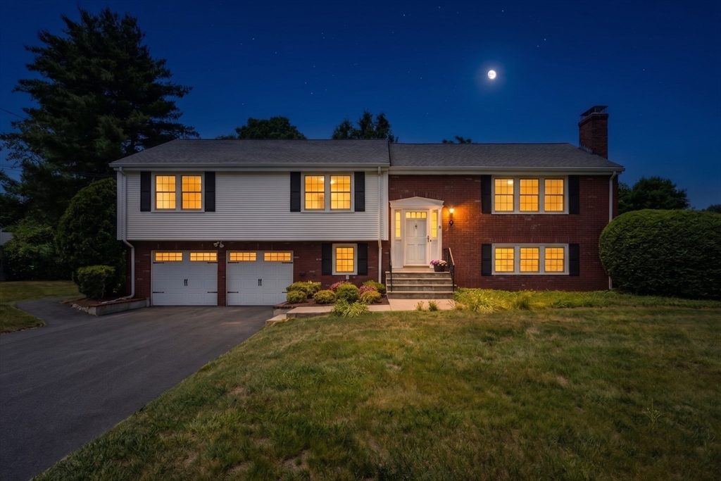 9 Riverbend Dr, Natick, Massachusetts, 4 Bedrooms Bedrooms, 7 Rooms Rooms,3 BathroomsBathrooms,Residential,For Sale,Riverbend Dr,73538389