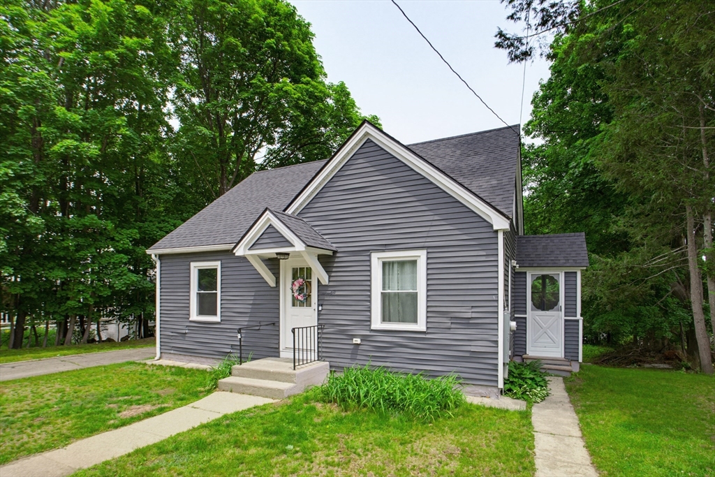 25 Flynt Ave, Monson, Massachusetts, 4 Bedrooms Bedrooms, 6 Rooms Rooms,1 BathroomBathrooms,Residential,For Sale,Flynt Ave,73529638