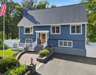 10 Seneca Ln, Wilmington, Massachusetts, 4 Bedrooms Bedrooms, 11 Rooms Rooms,3 BathroomsBathrooms,Residential,For Sale,Seneca Ln,73531431