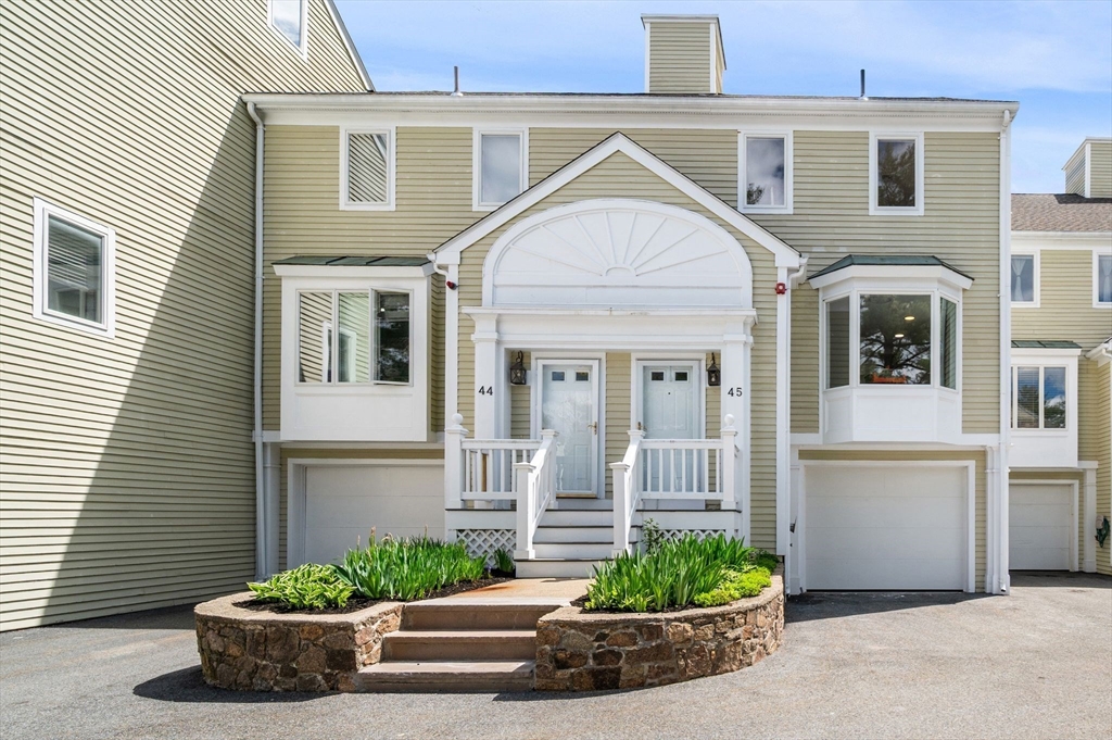 45 Abington Rd, Danvers, Massachusetts, 3 Bedrooms Bedrooms, 6 Rooms Rooms,2.5 BathroomsBathrooms,Residential,For Sale,Abington Rd,73518184