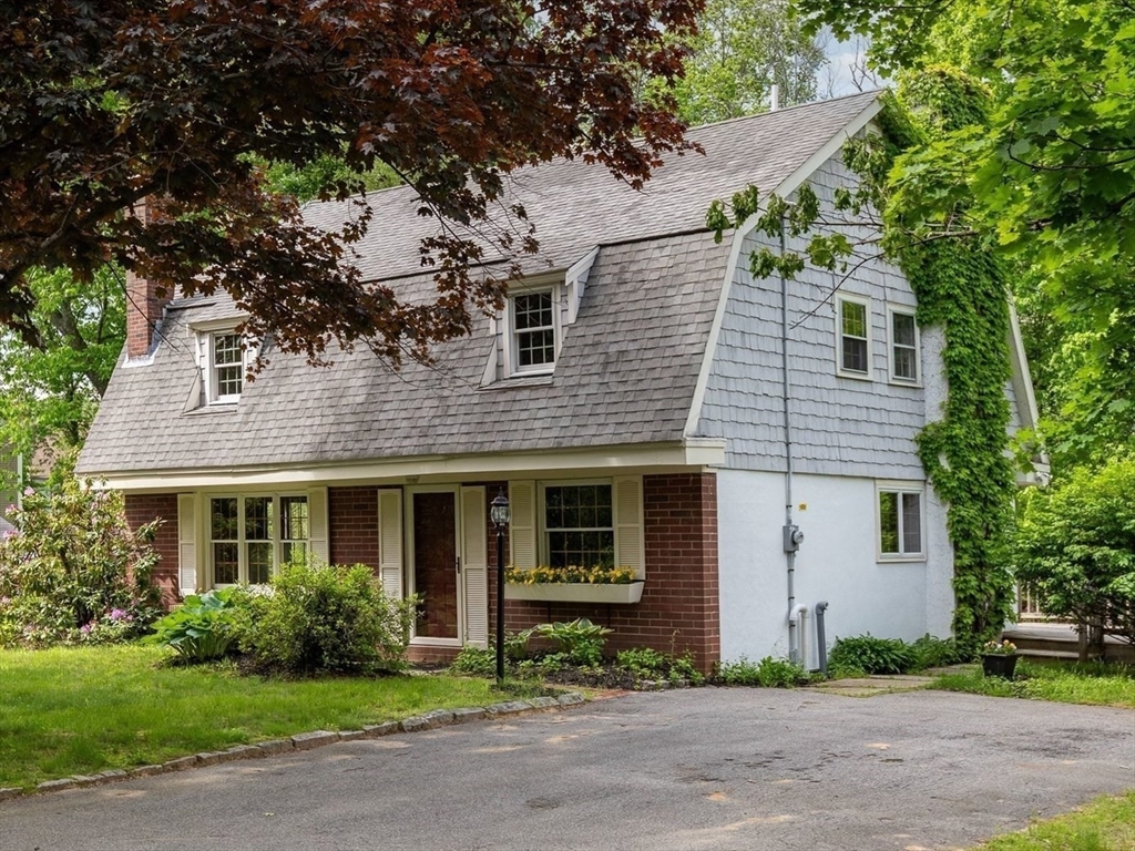 2 North Street, Merrimac, Massachusetts, 4 Bedrooms Bedrooms, 7 Rooms Rooms,1.5 BathroomsBathrooms,Residential,For Sale,North Street,73499034