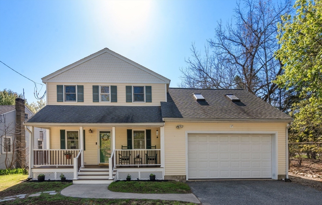 8 Alfred Place, Woburn, Massachusetts, 4 Bedrooms Bedrooms, 8 Rooms Rooms,2 BathroomsBathrooms,Residential,For Sale,Alfred Place,73506100