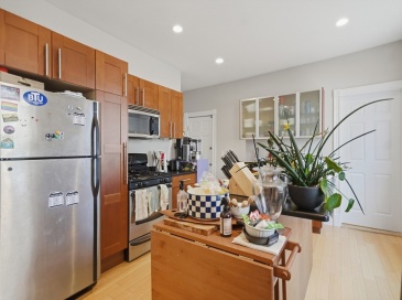 26 Chestnut Ave, Boston, Massachusetts, 3 Bedrooms Bedrooms, 6 Rooms Rooms,1 BathroomBathrooms,Residential,For Sale,Chestnut Ave,73496908