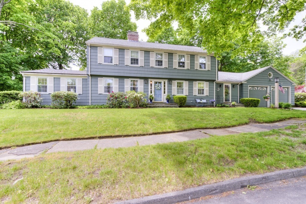 5 Algonquin Rd, Worcester, Massachusetts, 4 Bedrooms Bedrooms, 9 Rooms Rooms,3 BathroomsBathrooms,Residential,For Sale,Algonquin Rd,73527468