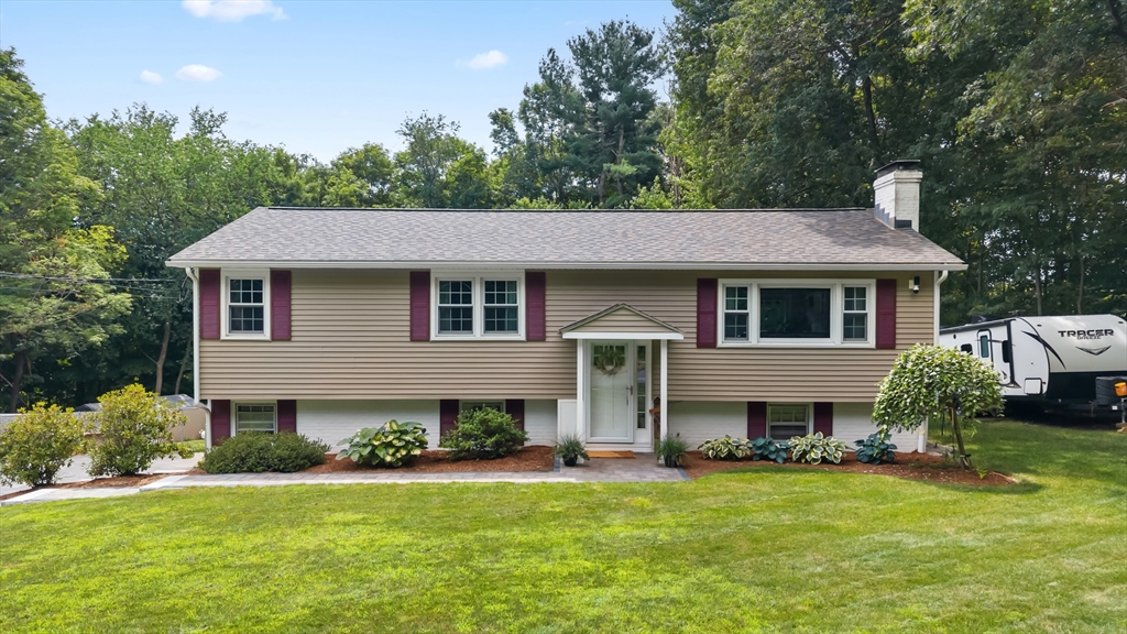 22 Barnard St, Shrewsbury, Massachusetts, 3 Bedrooms Bedrooms, 7 Rooms Rooms,2.5 BathroomsBathrooms,Residential,For Sale,Barnard St,73552252