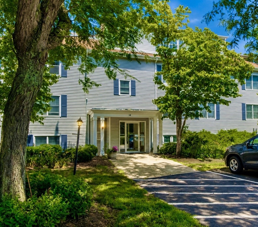 14 Webb Pl, Mansfield, Massachusetts, 2 Bedrooms Bedrooms, 5 Rooms Rooms,2.5 BathroomsBathrooms,Residential,For Sale,Webb Pl,73552472