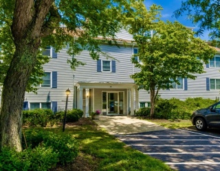14 Webb Pl, Mansfield, Massachusetts, 2 Bedrooms Bedrooms, 5 Rooms Rooms,2.5 BathroomsBathrooms,Residential,For Sale,Webb Pl,73552472