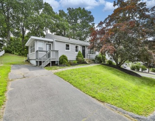 17 Robinson St, Fitchburg, Massachusetts, 2 Bedrooms Bedrooms, 4 Rooms Rooms,1 BathroomBathrooms,Residential Lease,For Rent,Robinson St,73552491
