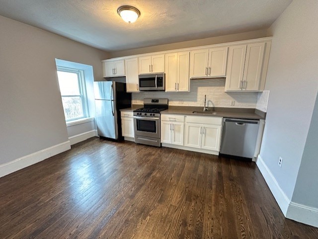 10 Cross St East, Somerville, Massachusetts, 2 Bedrooms Bedrooms, 3 Rooms Rooms,1 BathroomBathrooms,Residential Lease,For Rent,Cross St East,73552275
