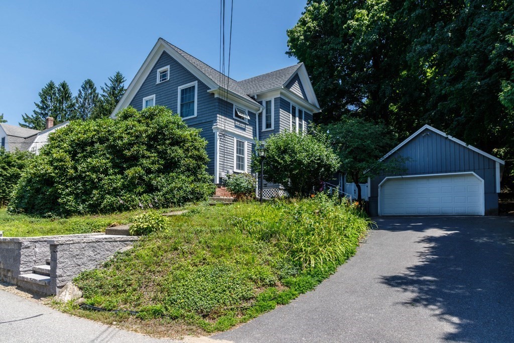 26 Lovell Road, Holden, Massachusetts, 6 Bedrooms Bedrooms, 11 Rooms Rooms,2 BathroomsBathrooms,Residential Income,For Sale,Lovell Road,73552277