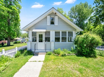 121 Merrill Rd, Springfield, Massachusetts, 2 Bedrooms Bedrooms, 5 Rooms Rooms,1 BathroomBathrooms,Residential,For Sale,Merrill Rd,73530702