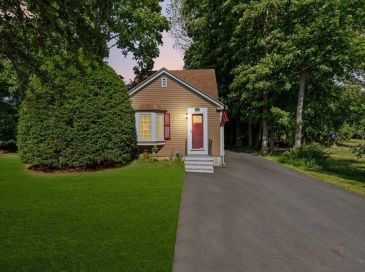 446 Plymouth St, Abington, Massachusetts, 3 Bedrooms Bedrooms, 5 Rooms Rooms,2 BathroomsBathrooms,Residential,For Sale,Plymouth St,73552288