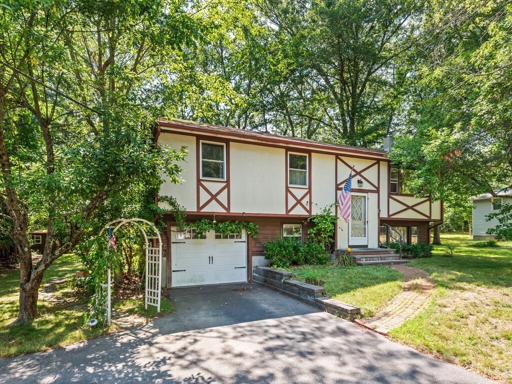 126 Bayberry Rd, North Attleboro, Massachusetts, 3 Bedrooms Bedrooms, 6 Rooms Rooms,2 BathroomsBathrooms,Residential,For Sale,Bayberry Rd,73552299