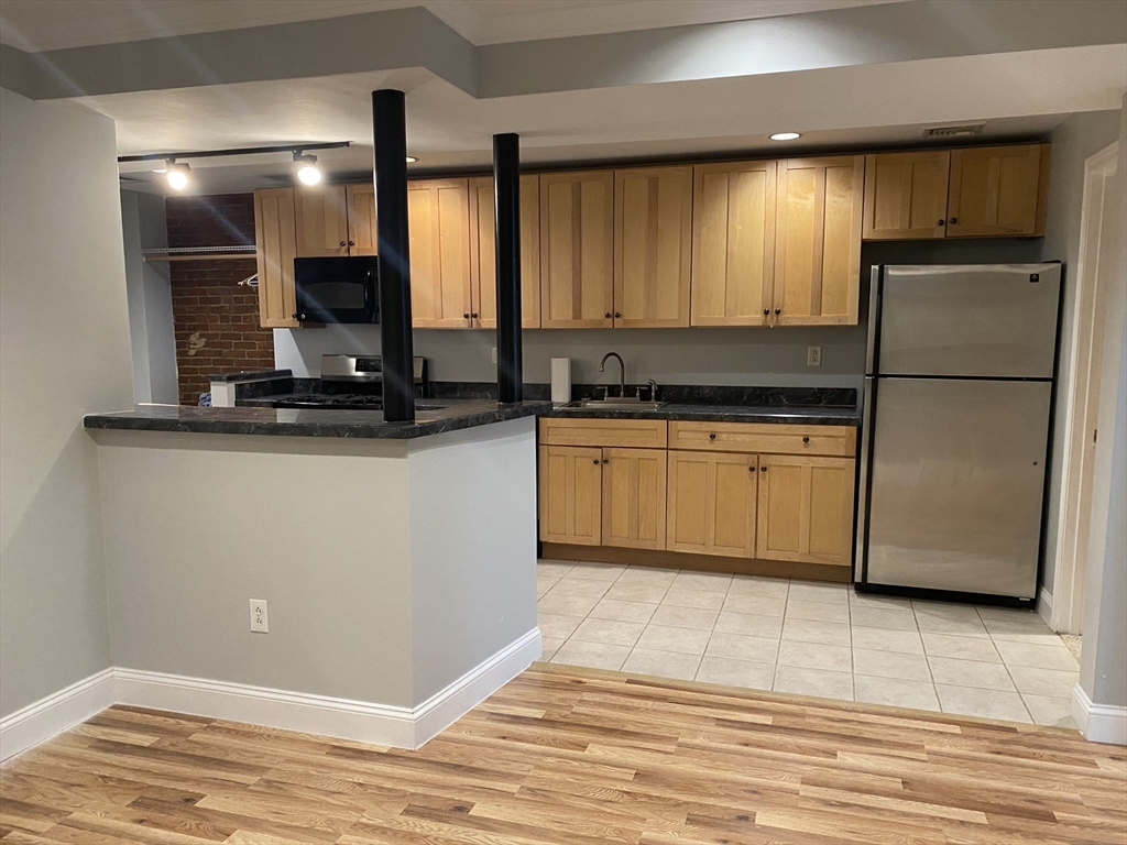 802 East Sixth Street, Boston, Massachusetts, 1 Bedroom Bedrooms, 4 Rooms Rooms,1 BathroomBathrooms,Residential Lease,For Rent,East Sixth Street,73552302
