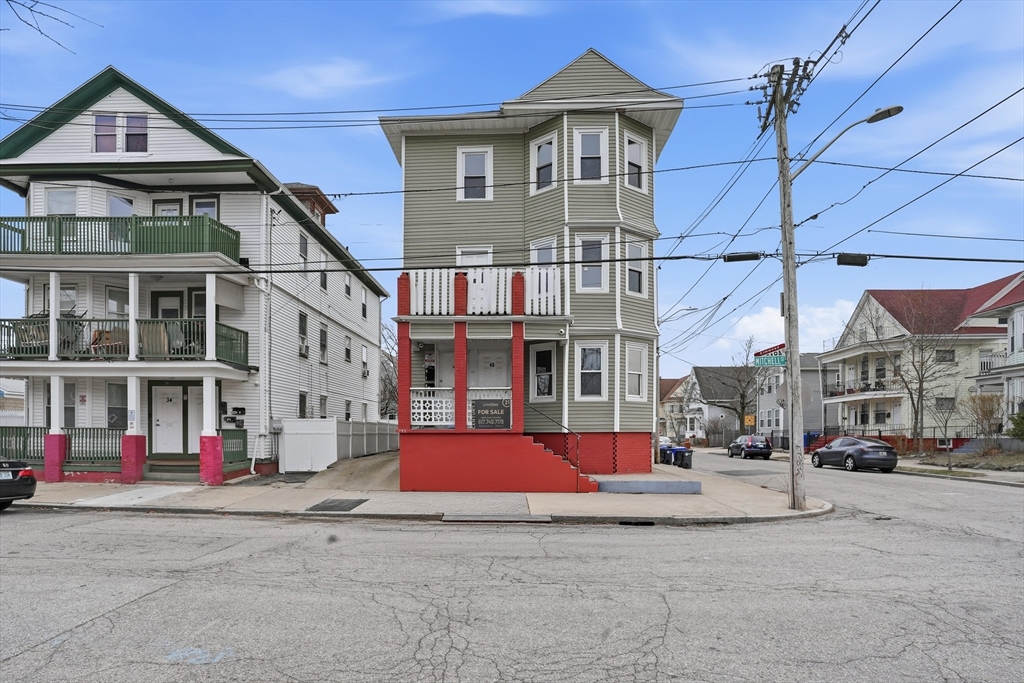 38 Mitchell St, Providence, Rhode Island, 9 Bedrooms Bedrooms, 15 Rooms Rooms,3.5 BathroomsBathrooms,Residential Income,For Sale,Mitchell St,73552307