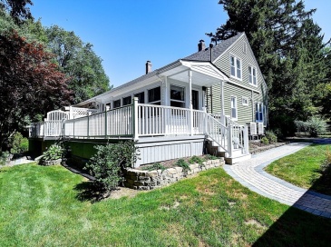 647 Main Street, Oxford, Massachusetts, 2 Bedrooms Bedrooms, 5 Rooms Rooms,1.5 BathroomsBathrooms,Residential,For Sale,Main Street,73552311
