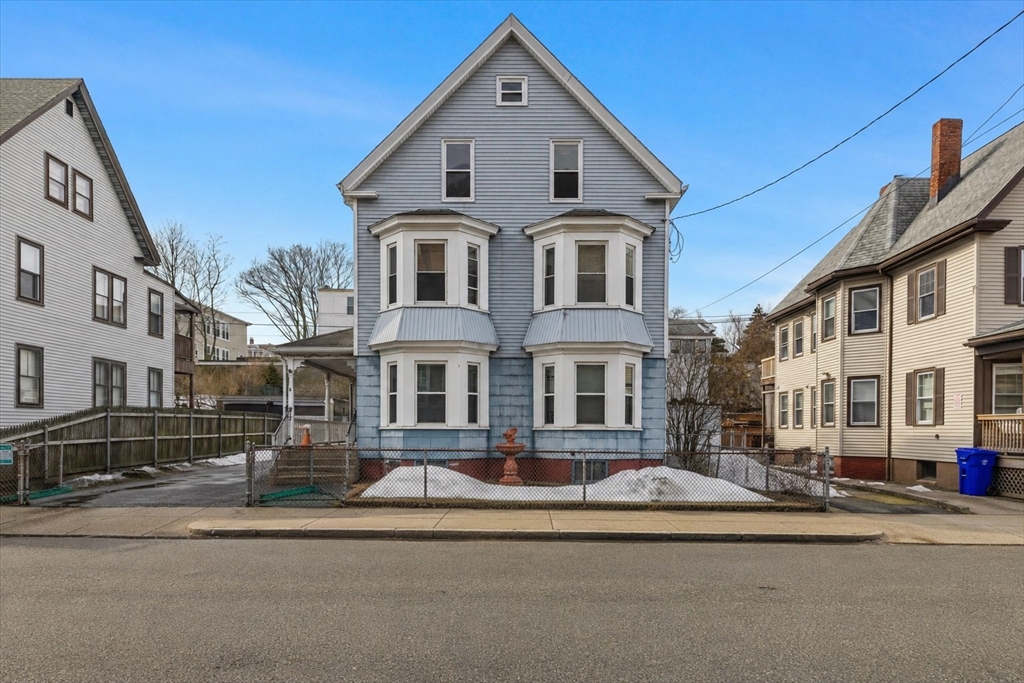36-38 Harvest St, Boston, Massachusetts, 6 Bedrooms Bedrooms, 14 Rooms Rooms,3 BathroomsBathrooms,Residential Income,For Sale,Harvest St,73515877