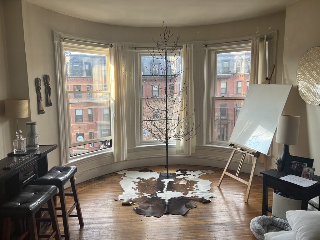 220 Newbury, Boston, Massachusetts, 1 Bedroom Bedrooms, 2 Rooms Rooms,1 BathroomBathrooms,Residential Lease,For Rent,Newbury,73549298