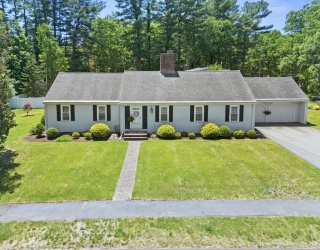 7 Eastway, Reading, Massachusetts, 3 Bedrooms Bedrooms, 7 Rooms Rooms,2 BathroomsBathrooms,Residential,For Sale,Eastway,73533733
