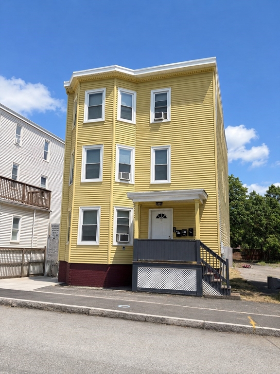 8 Varnum St, Lynn, Massachusetts, 9 Bedrooms Bedrooms, 15 Rooms Rooms,3 BathroomsBathrooms,Residential Income,For Sale,Varnum St,73535816