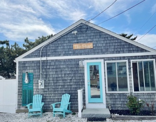 1 Jackson Way, Newburyport, Massachusetts, 2 Bedrooms Bedrooms, 5 Rooms Rooms,1 BathroomBathrooms,Residential Lease,For Rent,Jackson Way,73552400