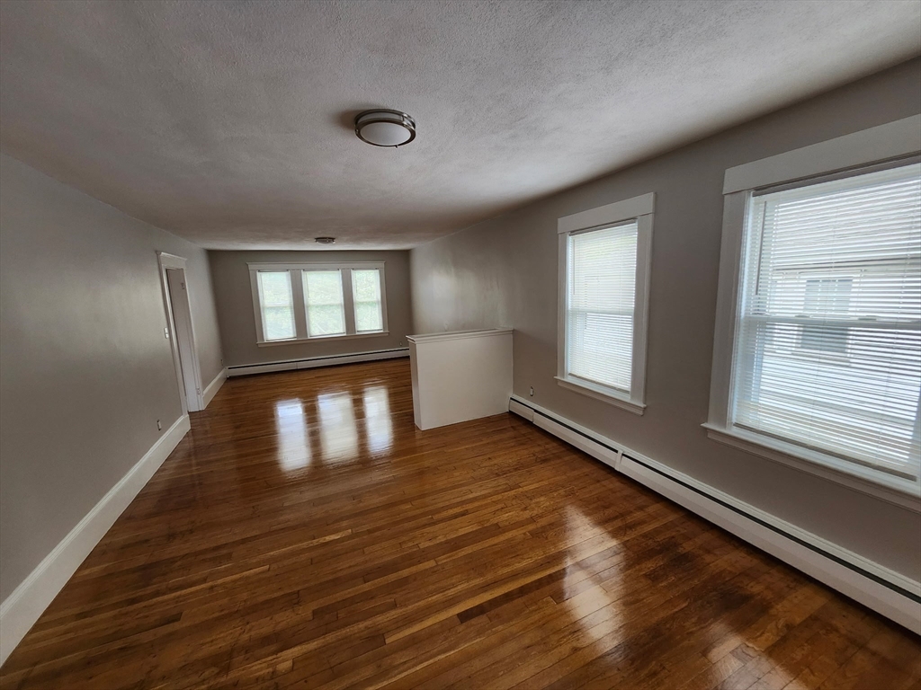 115 Clarence Street, Everett, Massachusetts, 2 Bedrooms Bedrooms, 5 Rooms Rooms,1 BathroomBathrooms,Residential Lease,For Rent,Clarence Street,73552413