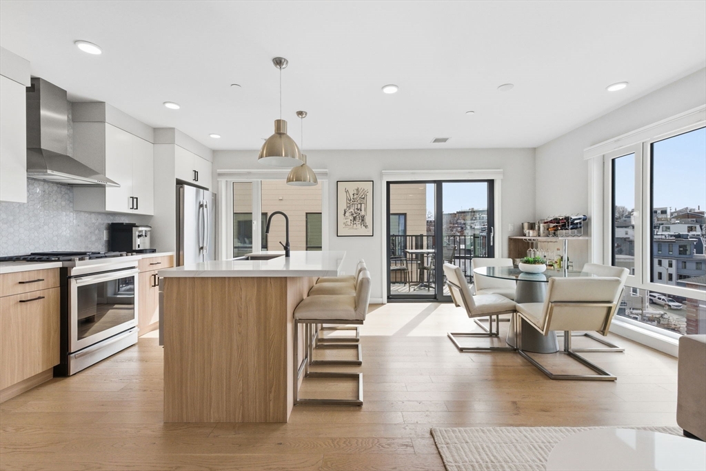 457 West Broadway, Boston, Massachusetts, 2 Bedrooms Bedrooms, 7 Rooms Rooms,1 BathroomBathrooms,Residential Lease,For Rent,West Broadway,73552417