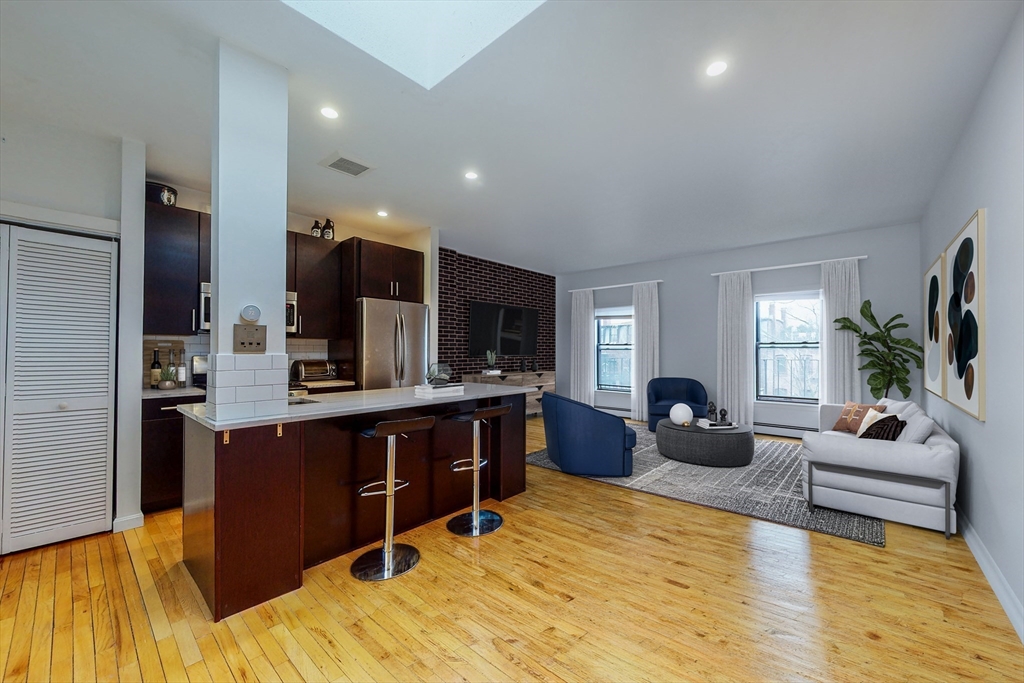 148 Warren Ave, Boston, Massachusetts, 1 Bedroom Bedrooms, 3 Rooms Rooms,1 BathroomBathrooms,Residential Lease,For Rent,Warren Ave,73552255