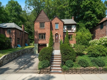 142 Beverly Rd., Brookline, Massachusetts, 4 Bedrooms Bedrooms, 9 Rooms Rooms,2.5 BathroomsBathrooms,Residential,For Sale,Beverly Rd.,73552349 142 Beverly Rd., Brookline, Massachusetts, 4 Bedrooms Bedrooms, 9 Rooms Rooms,2.5 BathroomsBathrooms,Residential,For Sale,Beverly Rd.,73552349