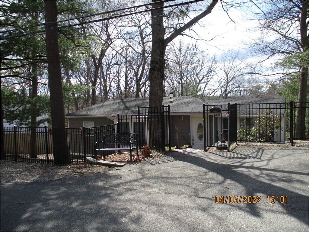 15 Hilldale Ave, Middleton, Massachusetts, 2 Bedrooms Bedrooms, 5 Rooms Rooms,2 BathroomsBathrooms,Residential,For Sale,Hilldale Ave,73552573