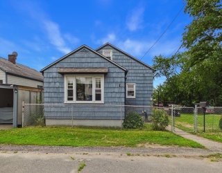 15 Sales St, Fall River, Massachusetts, 2 Bedrooms Bedrooms, 5 Rooms Rooms,1 BathroomBathrooms,Residential,For Sale,Sales St,73552508