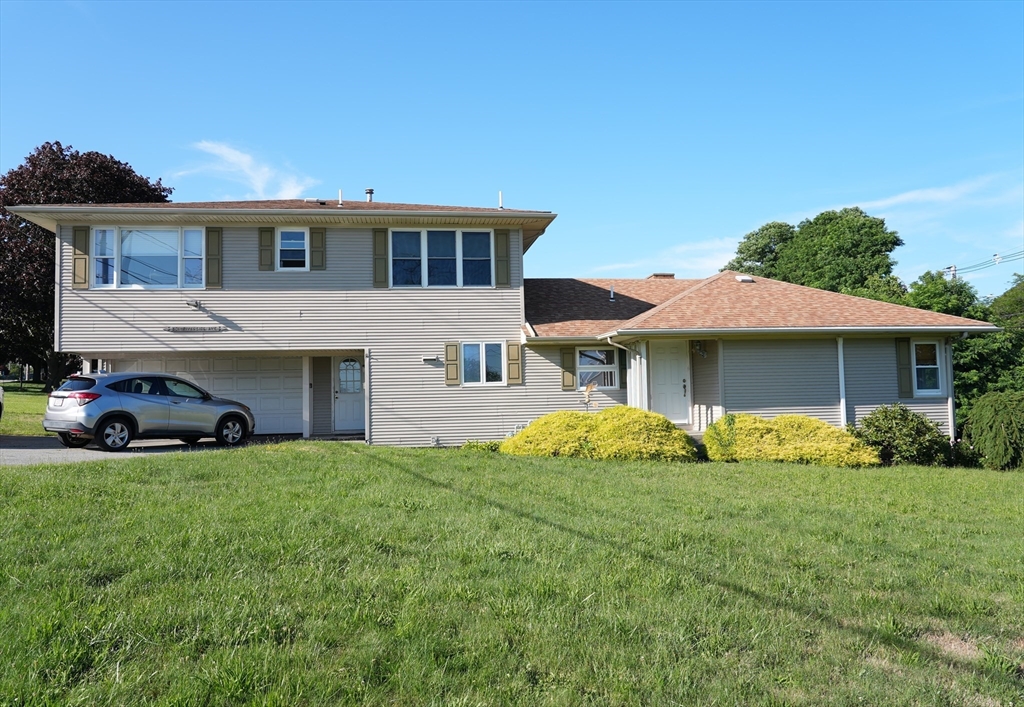 501 Riverside Ave, Somerset, Massachusetts, 2 Bedrooms Bedrooms, 5 Rooms Rooms,1 BathroomBathrooms,Residential Lease,For Rent,Riverside Ave,73552589