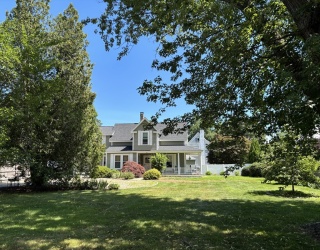 159 Railroad Avenue, Hamilton, Massachusetts, 2 Bedrooms Bedrooms, 6 Rooms Rooms,2 BathroomsBathrooms,Residential,For Sale,Railroad Avenue,73551978